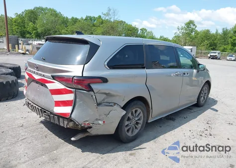 2021 Toyota Sienna Le z USA, uszkodzony, nr VIN 5TDKSKFC9MS035607